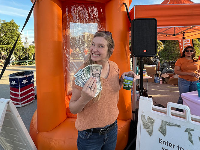 Solarity cash cube winner at 2025 Fresh Hop Ale Fest